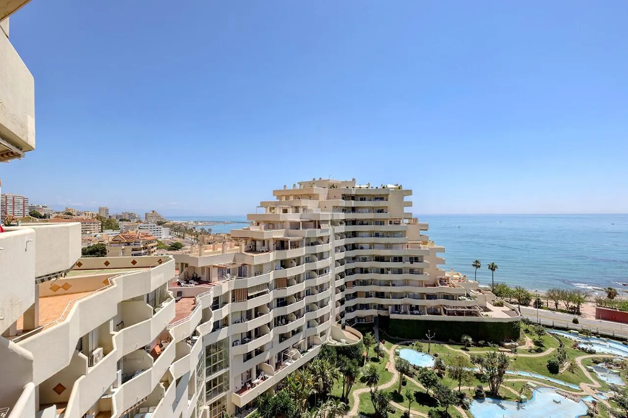 095 - Bright & Comfortable Holiday Apartment With Water Park & Sea Views بينالماذينا
