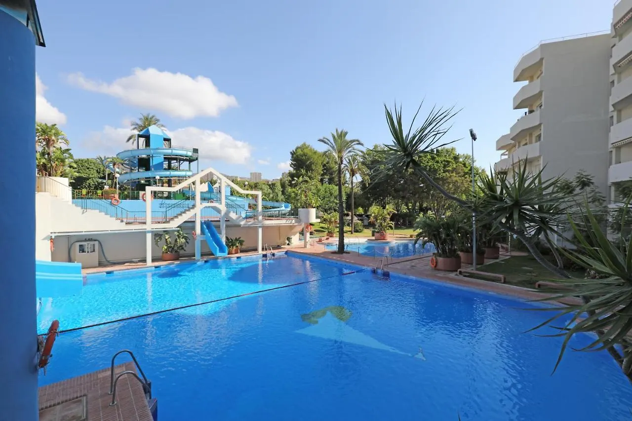 095 - Bright & Comfortable Holiday Apartment With Water Park & Sea Views بينالماذينا